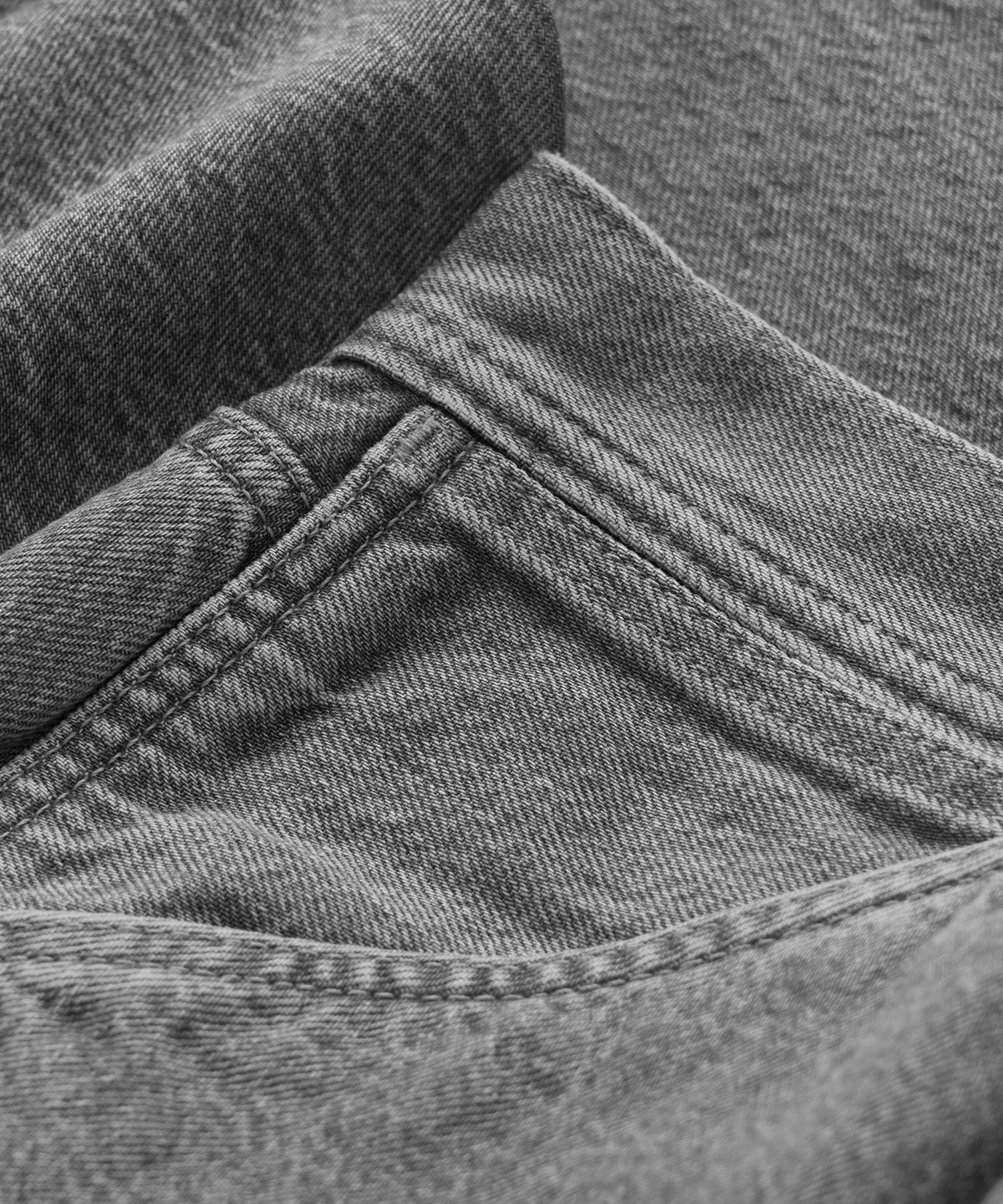 Relaxed Barrel Jean in Grey