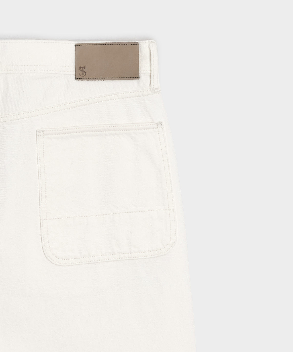 Relaxed Barrel Jean in White