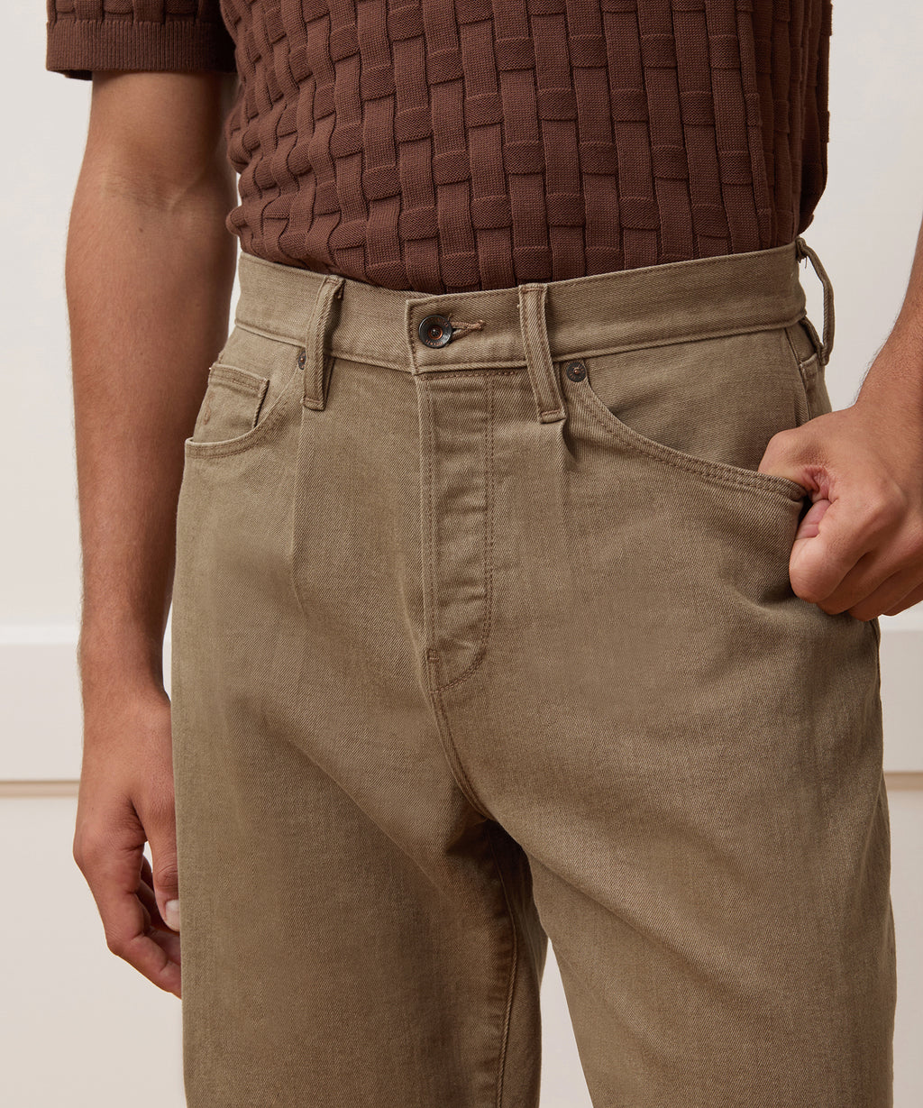 Relaxed 5-Pocket Pleated Jean in Light Brown