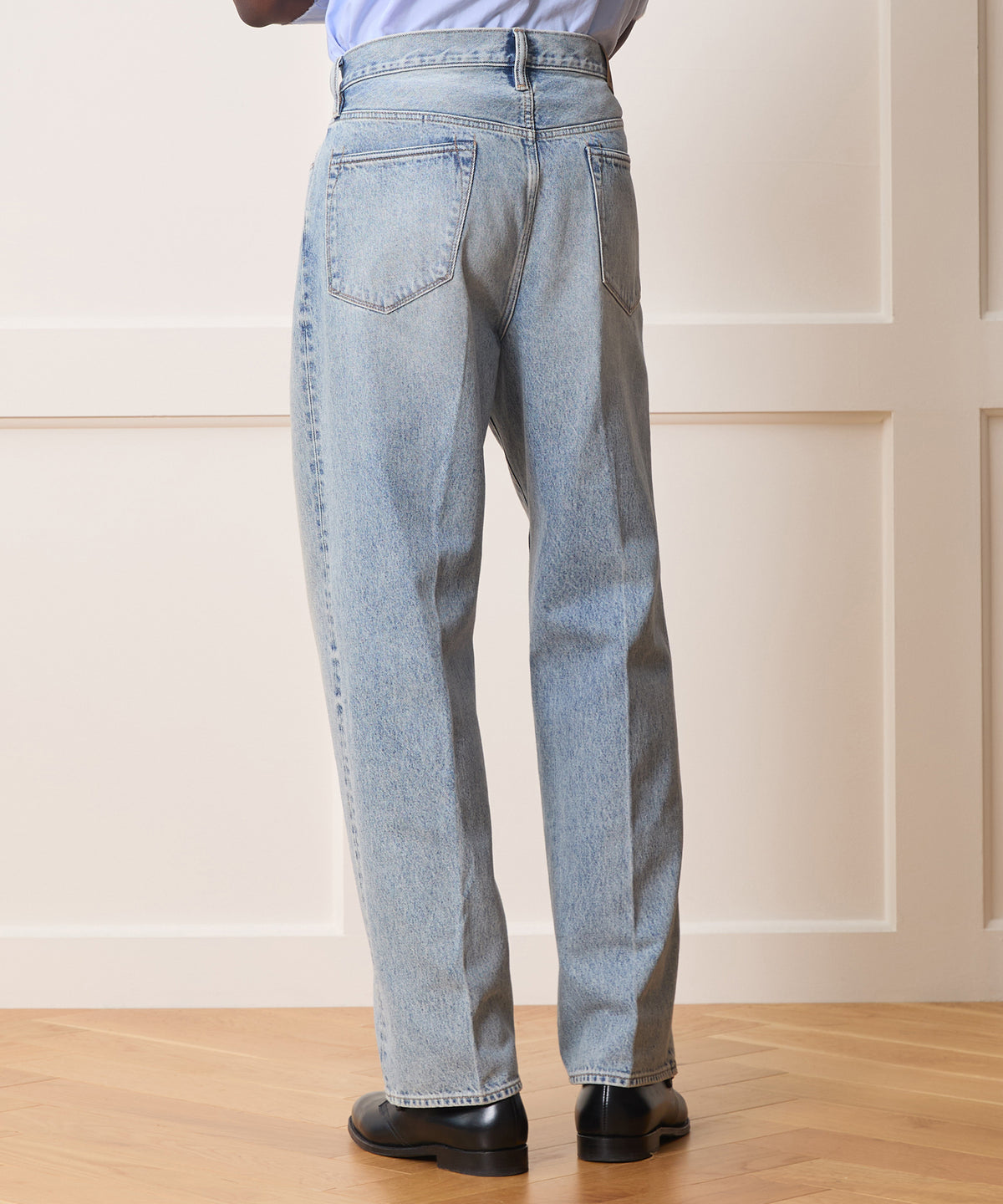 Relaxed Fit Jean in Light Indigo