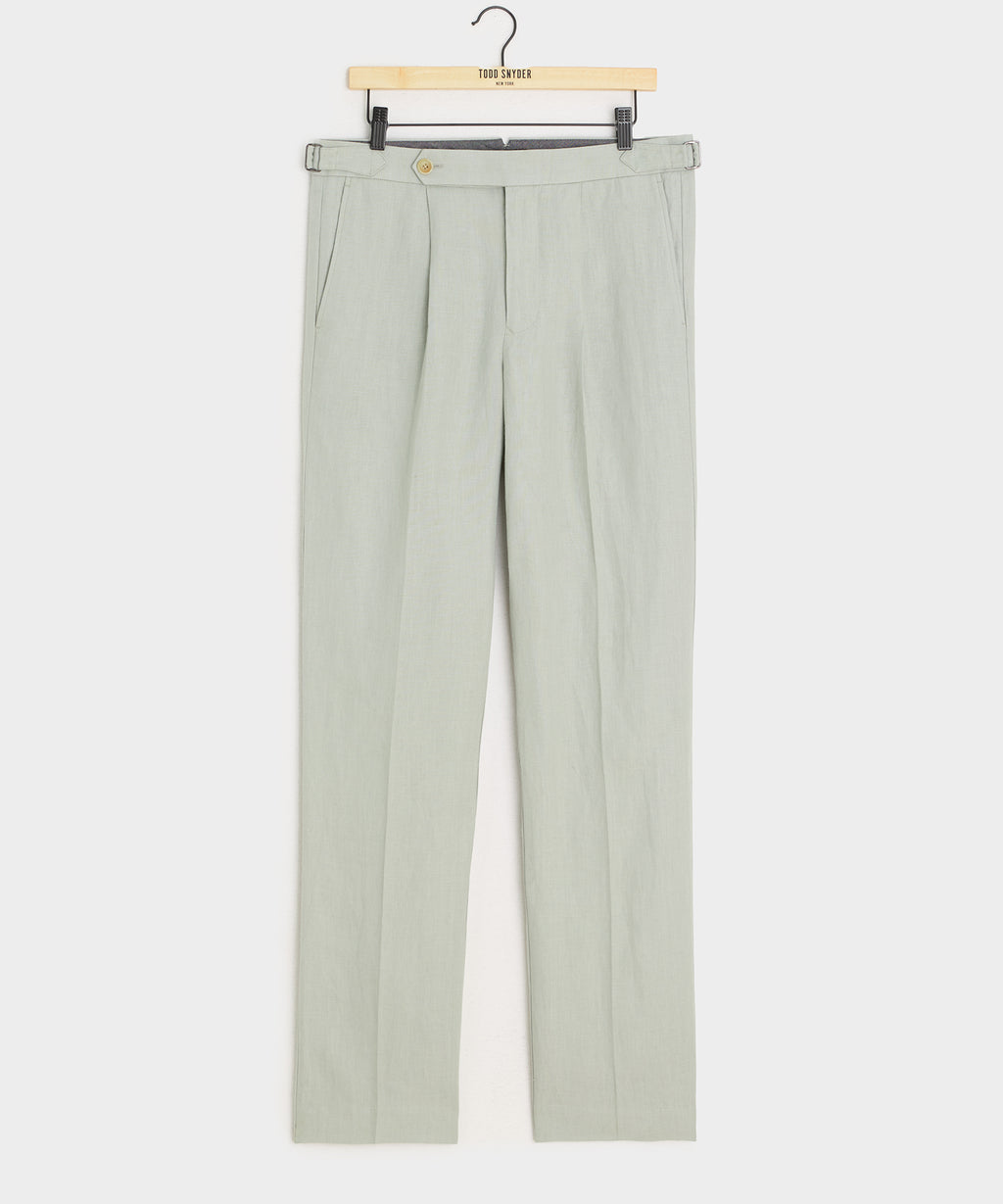 Model wearing the Todd Snyder Irish Linen Side Tab Trouser.