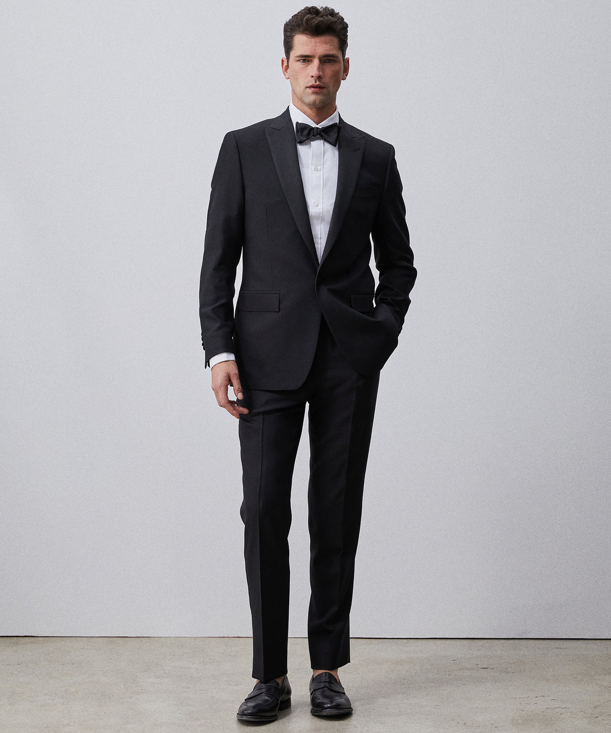 Made in USA Sutton Peak Lapel Tuxedo Jacket in Black